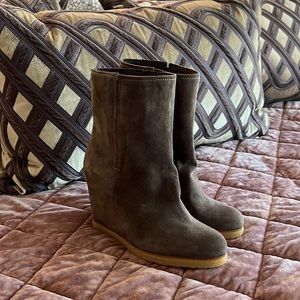 Brand new, never worn Stuart Weizmann platform boots.